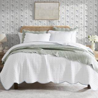 WDCOZY White King Size Quilt Bedding Set, Blue Scalloped Farmhouse Country Rustic Lightweight Soft Coverlet fo