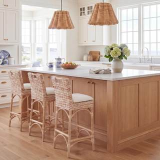 Safavieh Home Collection Fremont Tropical Coastal White Solid Wood 32-inch Bar Stool (Fully Assembled) White/W